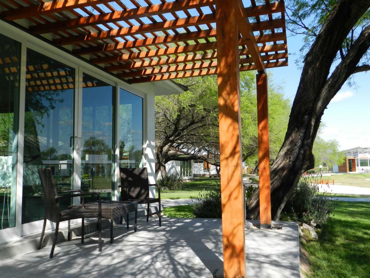 Hotel Los Lirios Río Verde Exterior foto